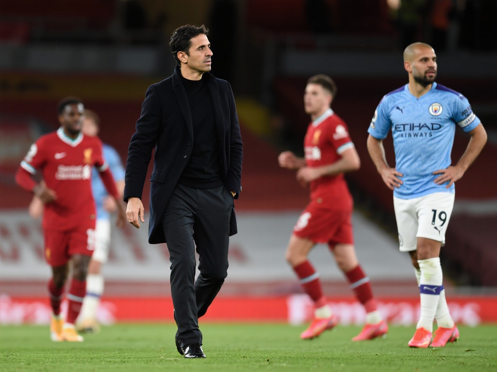 战术灵活性与比赛阅读能力
阿尔特塔的战